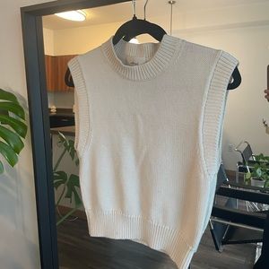 Aritzia sweater vest size S